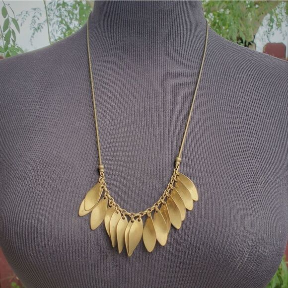 BAER LEAF NECKLACE   - Picture 9 of 9